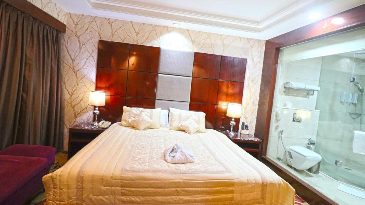 สกายซิตี้ โฮเต็ล Hotel คูร์เคาน์ ภายนอก รูปภาพ