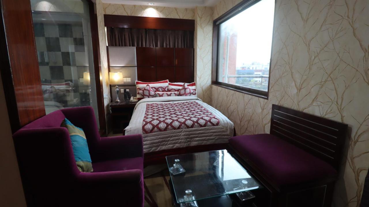 สกายซิตี้ โฮเต็ล Hotel คูร์เคาน์ ภายนอก รูปภาพ