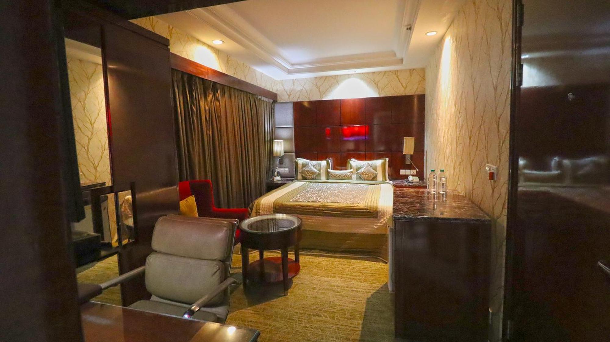 สกายซิตี้ โฮเต็ล Hotel คูร์เคาน์ ภายนอก รูปภาพ