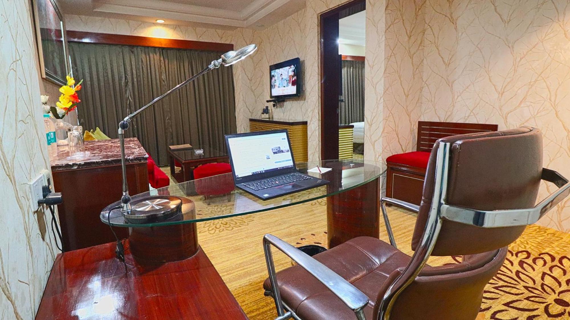 สกายซิตี้ โฮเต็ล Hotel คูร์เคาน์ ภายนอก รูปภาพ