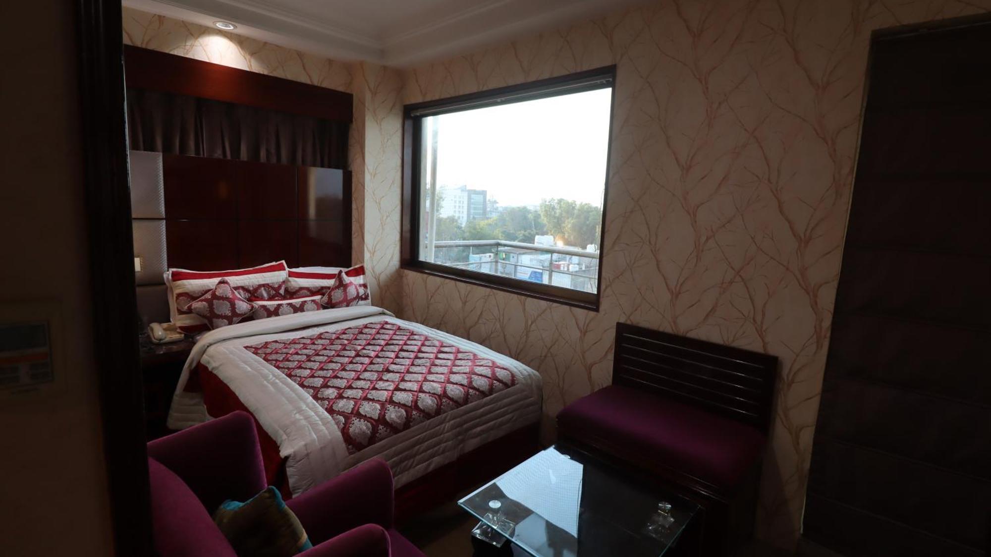 สกายซิตี้ โฮเต็ล Hotel คูร์เคาน์ ภายนอก รูปภาพ