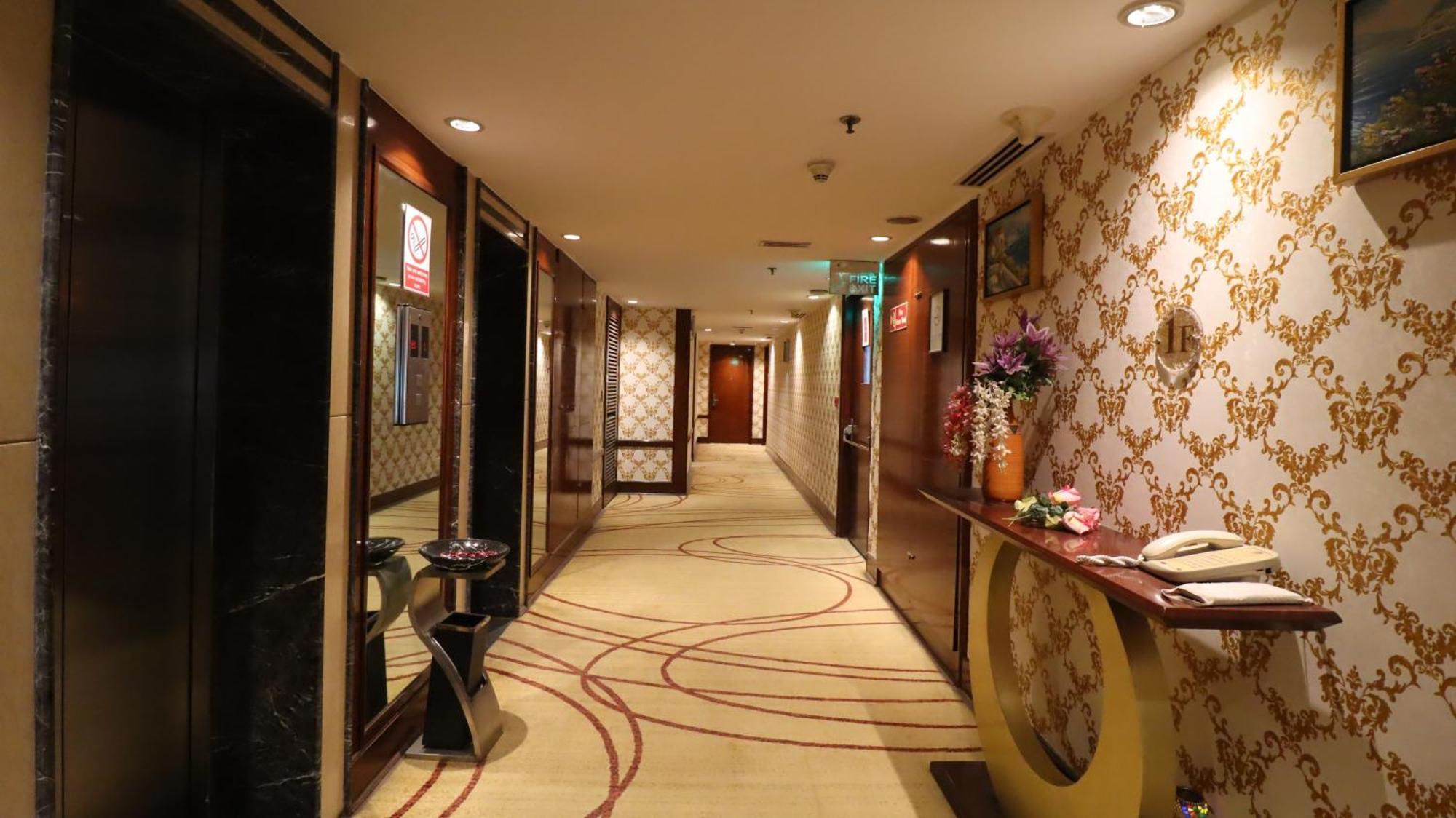 สกายซิตี้ โฮเต็ล Hotel คูร์เคาน์ ภายนอก รูปภาพ