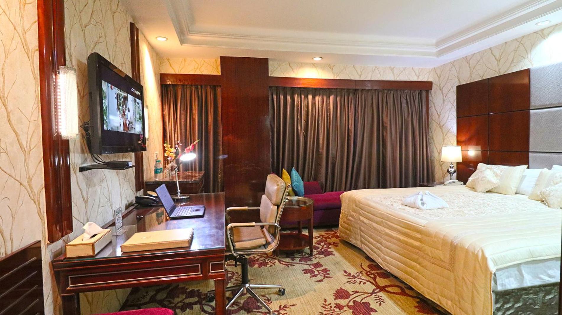 สกายซิตี้ โฮเต็ล Hotel คูร์เคาน์ ภายนอก รูปภาพ