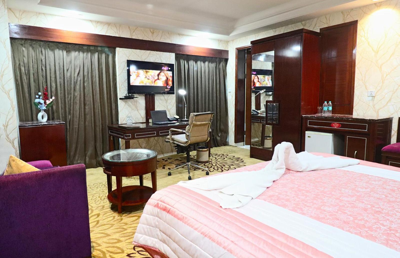 สกายซิตี้ โฮเต็ล Hotel คูร์เคาน์ ภายนอก รูปภาพ