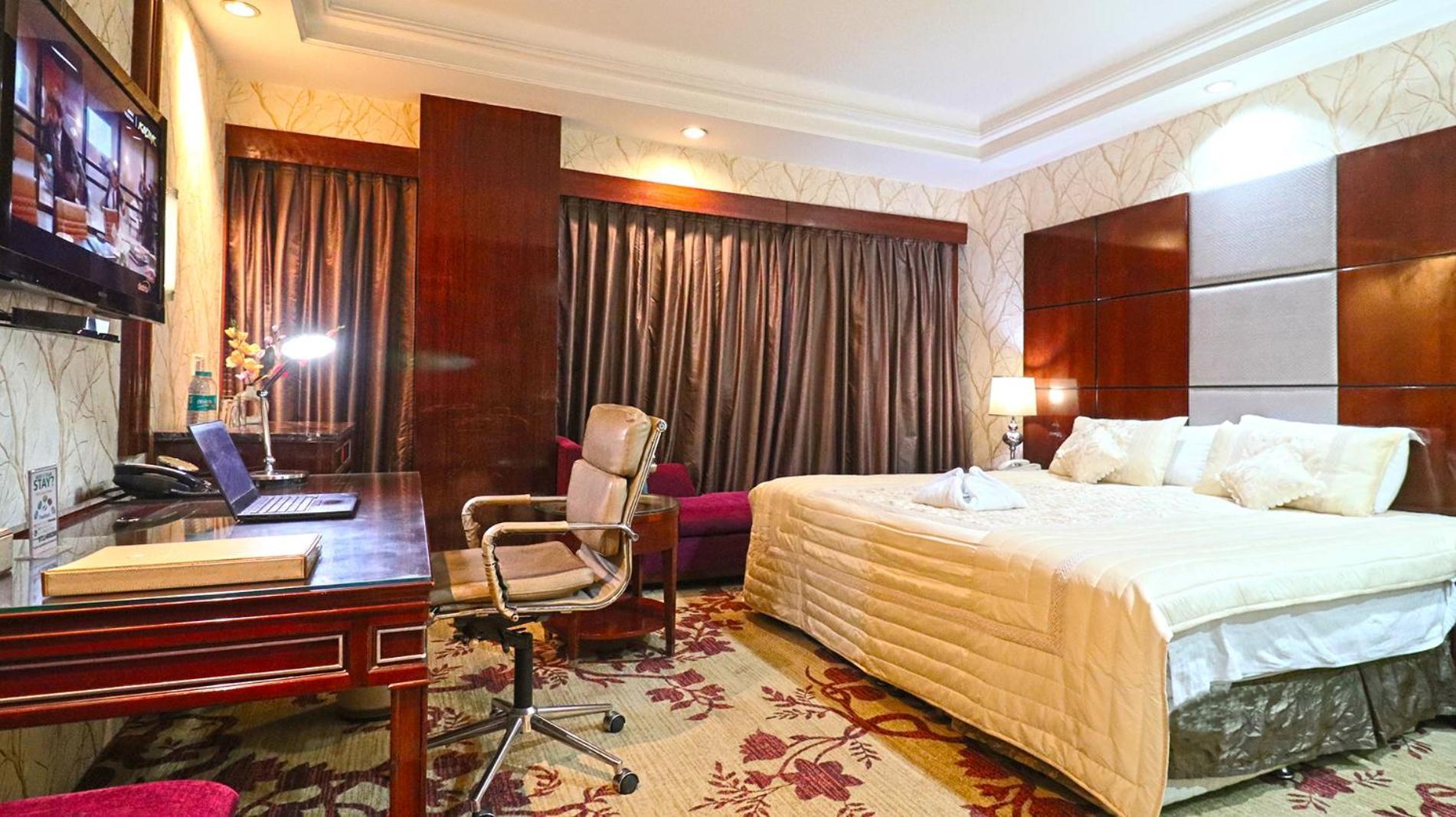 สกายซิตี้ โฮเต็ล Hotel คูร์เคาน์ ภายนอก รูปภาพ