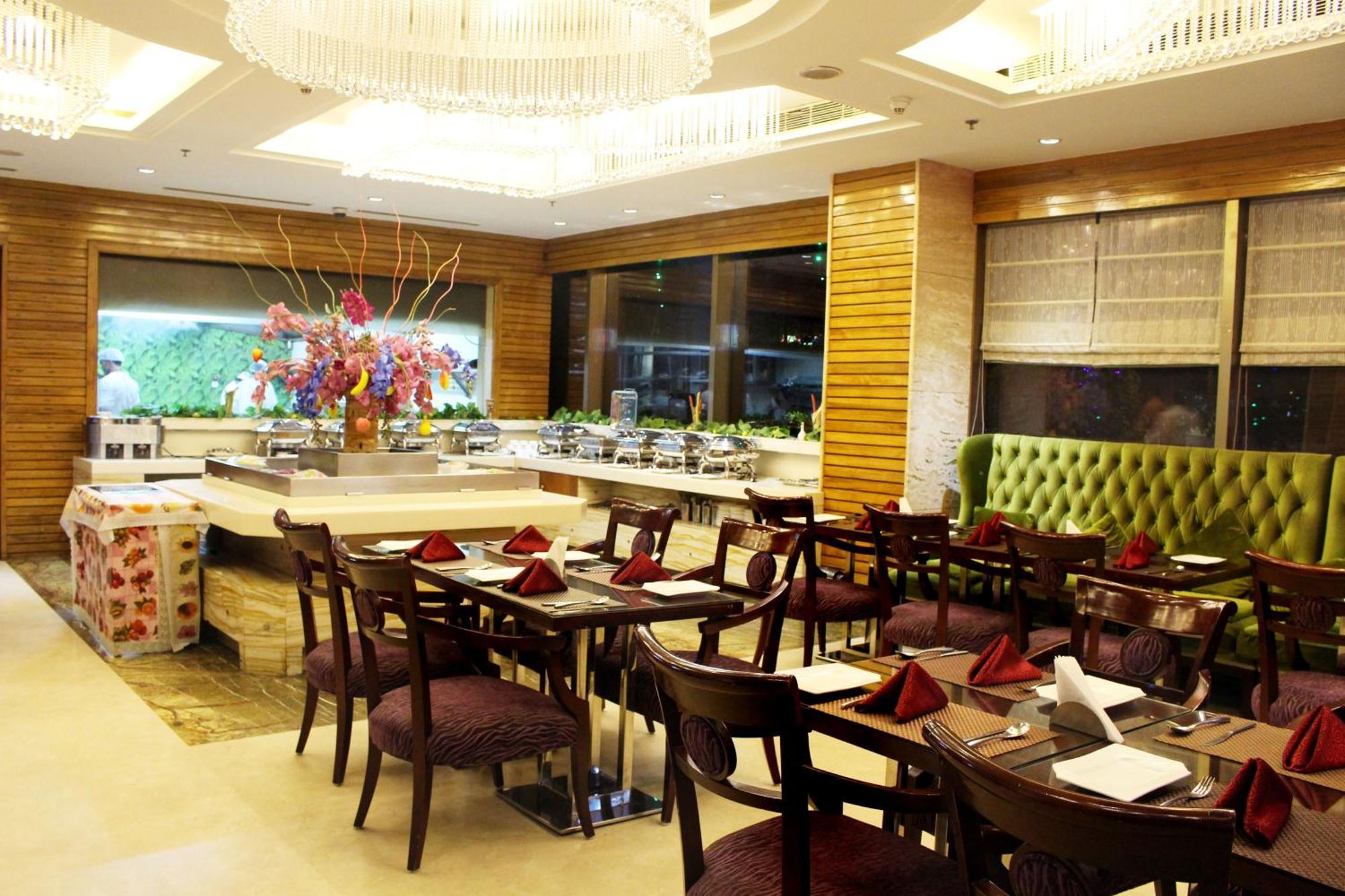 สกายซิตี้ โฮเต็ล Hotel คูร์เคาน์ ภายนอก รูปภาพ