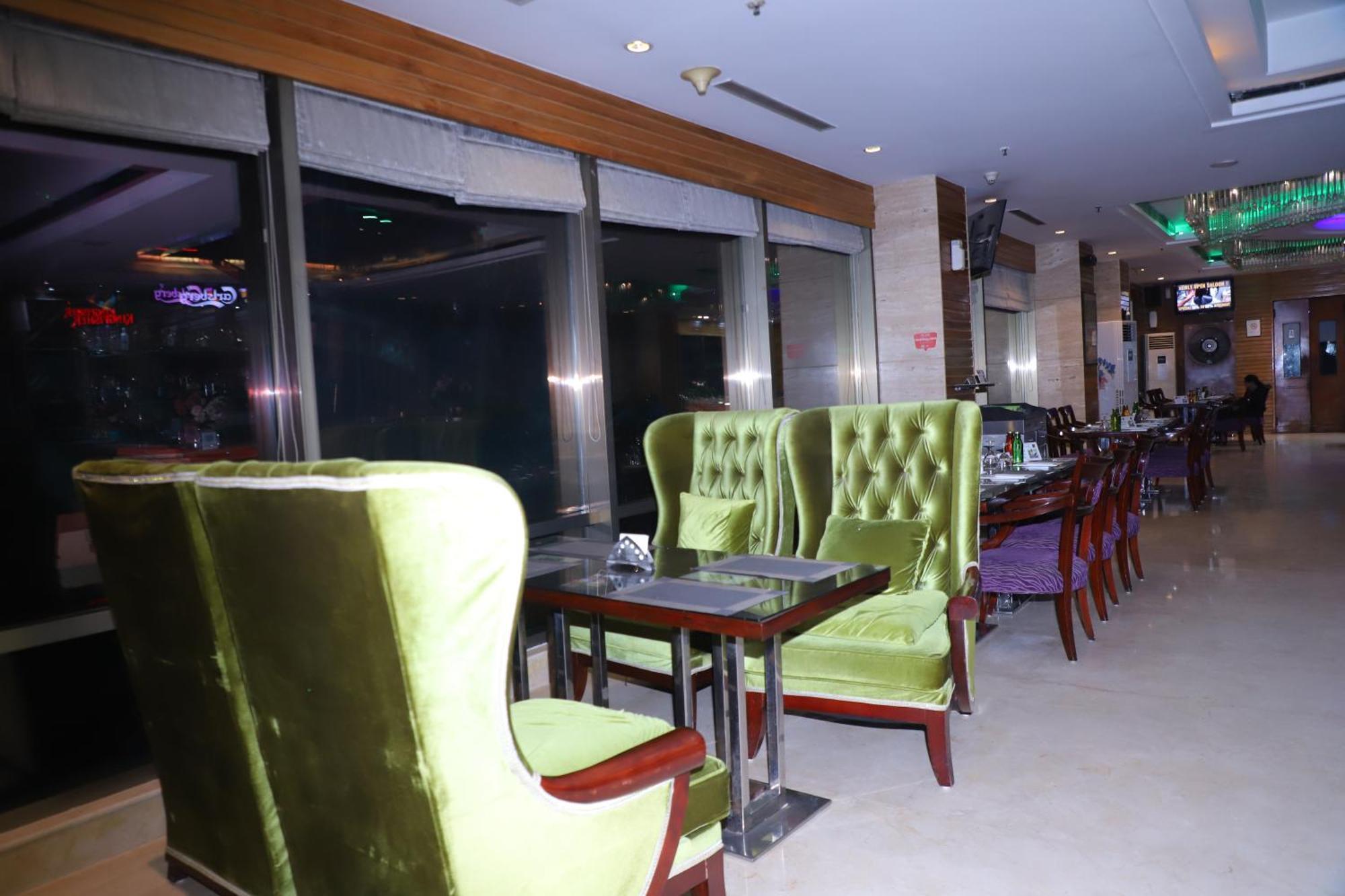 สกายซิตี้ โฮเต็ล Hotel คูร์เคาน์ ภายนอก รูปภาพ
